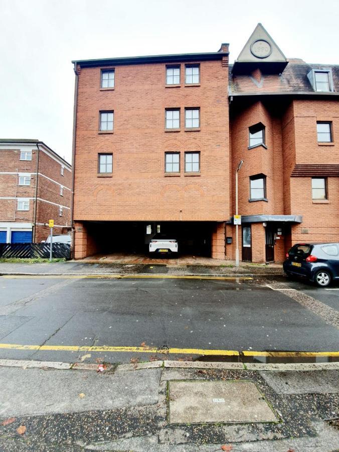 Chelmsford Town Centre Apartments With Car Parking Exteriör bild